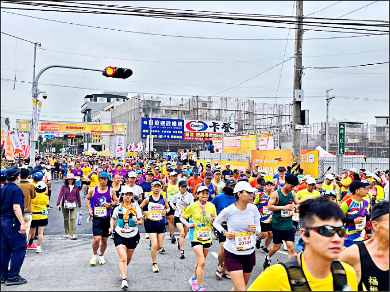 彰化縣從本週日開始，進入「馬拉松月」，地方有一連串配合活動，圖為去年田中馬拉松畫面。（田中乾德宮提供）