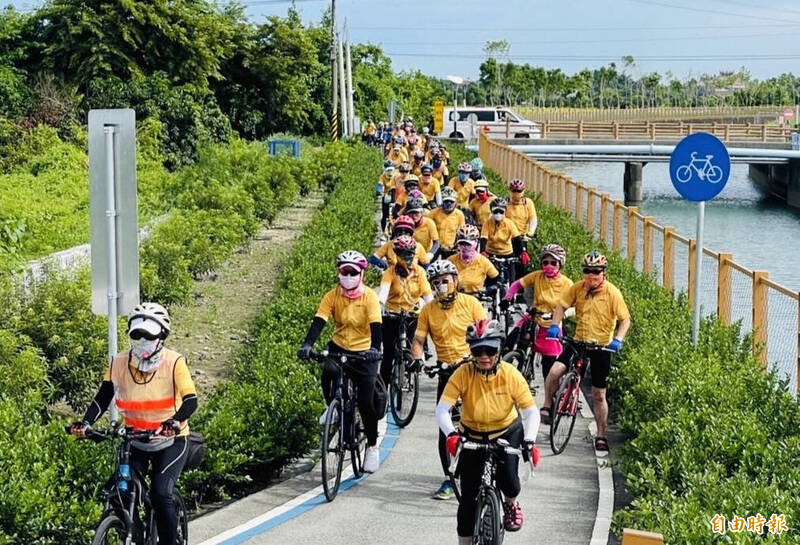 西拉雅國家風景區管理處推出「5COOL大圳之路100K」自行車騎乘認證活動。（記者楊金城攝）