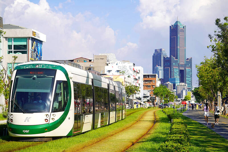 
A Kaohsiung light-rail train operates in Kaohsiung on Sept. 17.
Photo: CNA