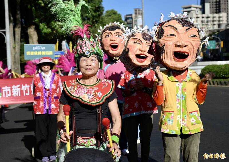 台北客家義民嘉年華熱鬧挑擔 李多慧現身粉絲嗨翻 - 生活 - 自由時報電子報
