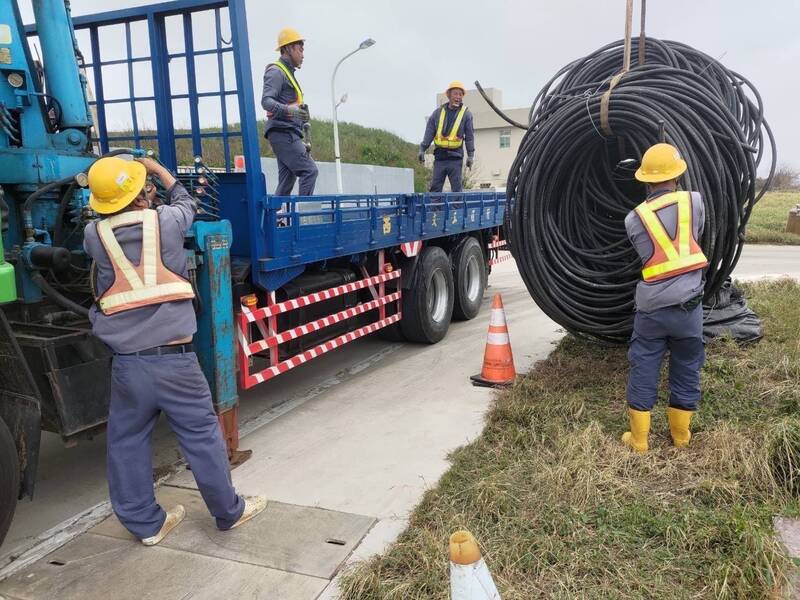 台電望安改壓工程完工，三離島與澎湖本島同步。（台電澎湖區處提供）