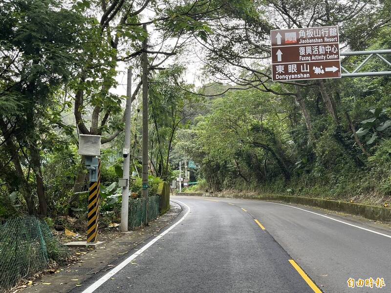 遏阻跑山競速！桃園台7線這支測速照相12月底前啟用。（記者李容萍攝）