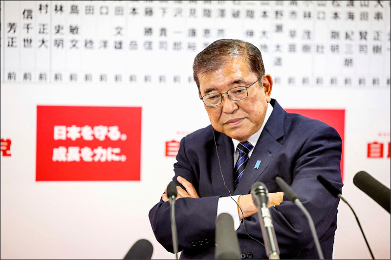 自民黨總裁石破茂在這次眾議院大選選戰中全國走透透，一共為77名黨提名候選人站台，結果在小選區的最終勝負為13勝63敗（剩下1人為比例代表候選人），使他的「人氣王」稱號打上問號。（路透）