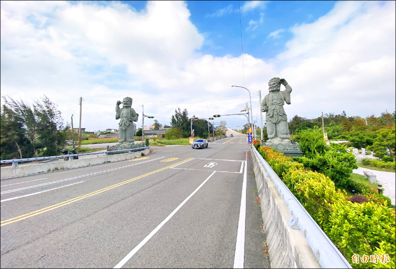 苗栗縣通霄鎮將設白沙屯童醫院，地點在拱天宮景觀公園千里眼及順風耳附近，預計3年後啟用。（記者張勳騰攝）