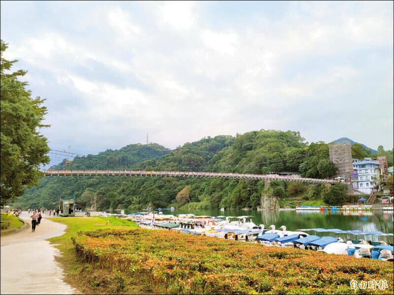 因應颱風來襲，新北市觀光旅遊局宣布，碧潭水上腳踏車暫停營運。圖為碧潭風景區。（資料照）

