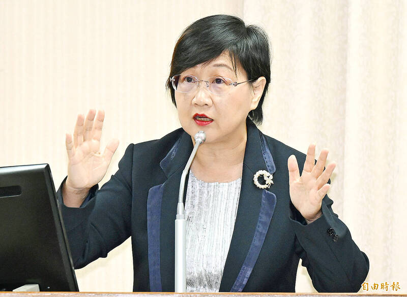 
Overseas Community Affairs Council Minister Hsu Chia-ching speaks at a meeting of the Legislative Yuan’s Foreign Affairs and National Defense Committee in Taipei yesterday.
Photo: Liao Chen-huei, Taipei Times