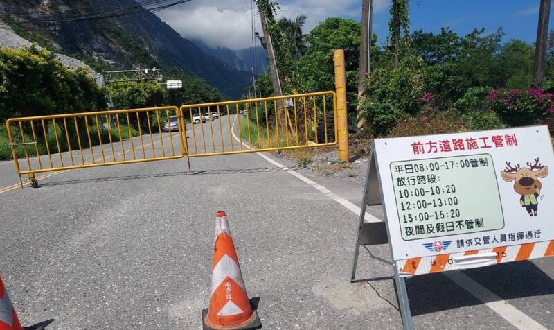 花蓮境內台九線（蘇花公路）、台九丁線（舊蘇花公路） 蘇澳到崇德路段預警性封路。（公路局提供）