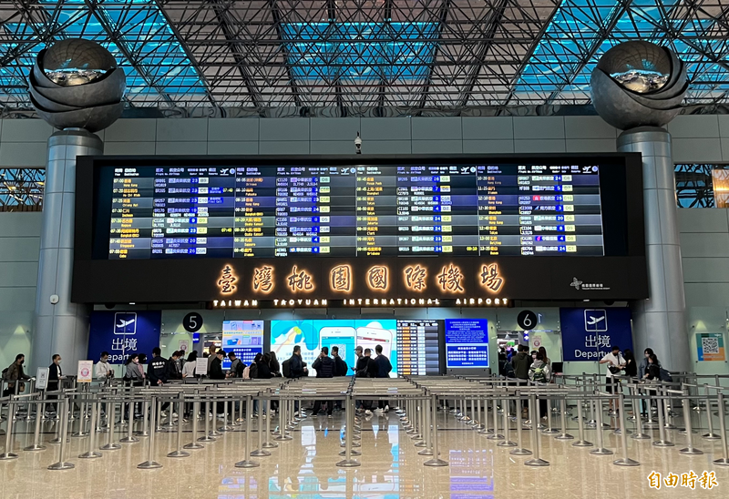 受強颱康納影響，飛機航班多有異動，出發前請務必先上航空公司網站確認時間。（資料照）