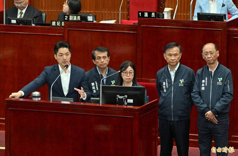 台北市長蔣萬安在議會接受市議員質詢。（記者田裕華攝）