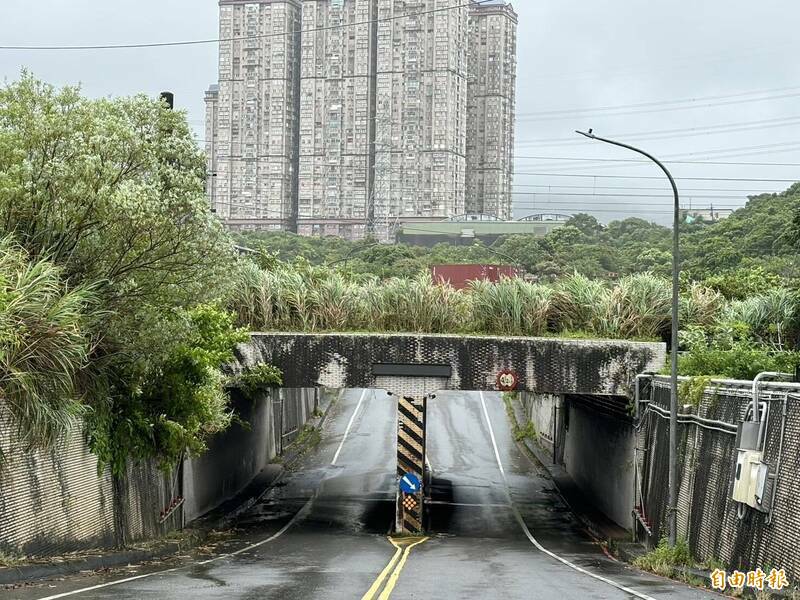 基隆堵南1-1地下道11點起預警性封閉。（記者盧賢秀攝）