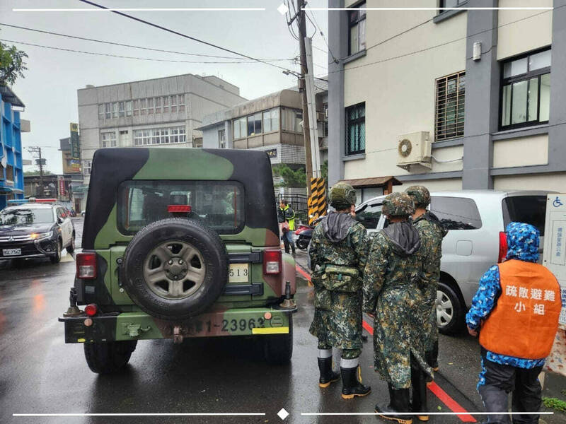 為確保居民安全，三芝區公所預防性撤離潛勢區住戶。（翻攝自臉書「三芝區公所」）