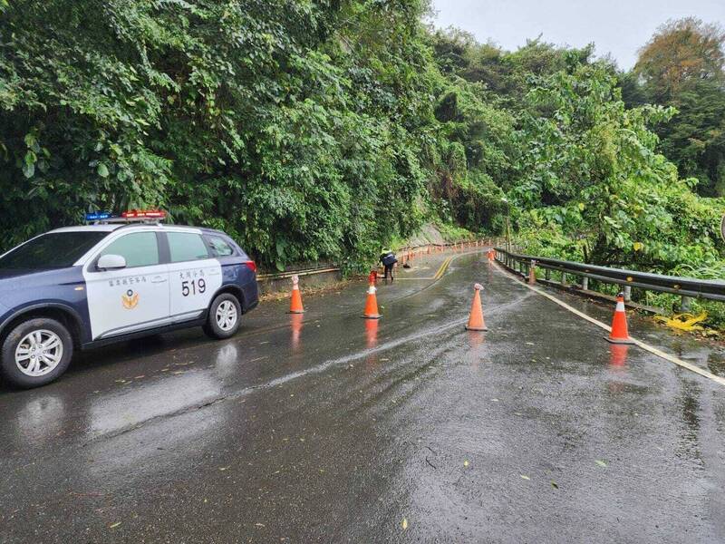 苗62線泰安鄉虎山溫泉至泰雅文物館前路段實施預警性封閉。（圖由泰安鄉公所提供）