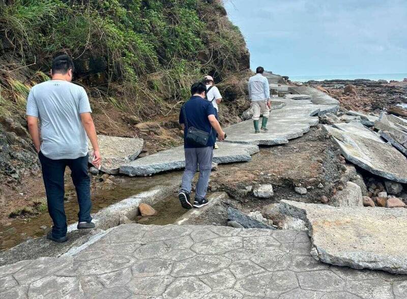 佳樂水奇岩步道因颱風全毀，目前無限期關閉中。（古榮福提供）