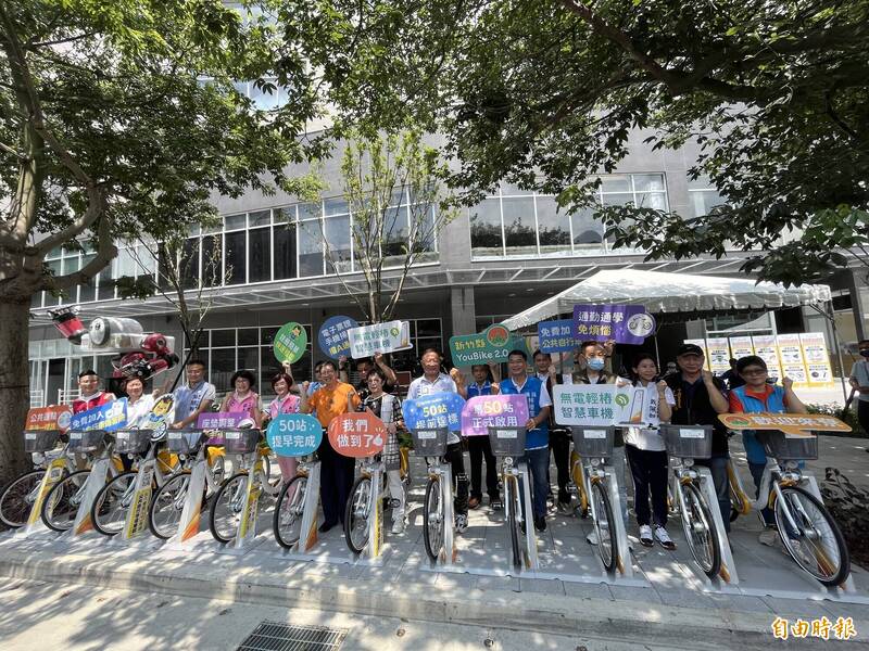 新竹縣YouBike上路兩年後，站點遍佈竹北市等5鄉鎮，但不少民眾憂心與人、車爭道，安全堪虞。（記者廖雪茹攝）