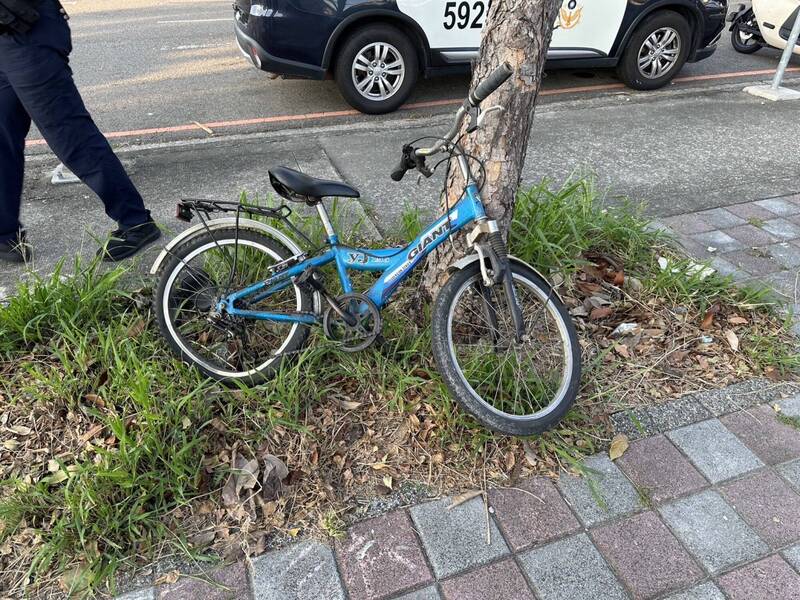 台中市一名国小男童昨日骑脚踏车过马路发生事故重伤不治。（民众提供）