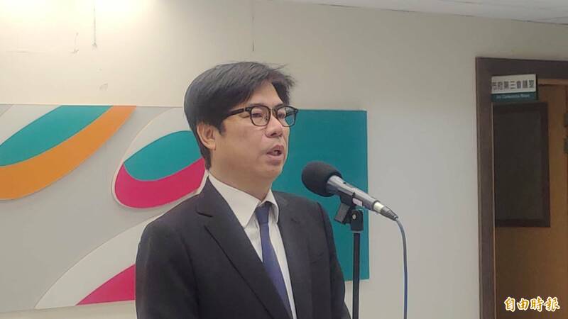 高雄市長陳其邁批判國民黨財劃法版本對高雄不公，呼籲高雄立委為高雄講話，並提醒缺席立院對高雄不好交代，為高雄講話比看板重要。（記者王榮祥攝）