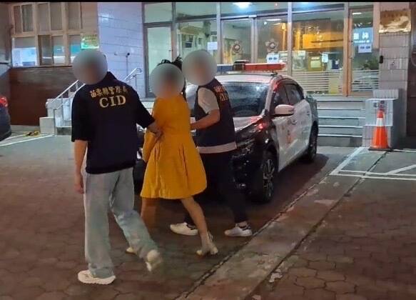 中港慈裕宫元帅金牌遭窃，警逮女窃嫌。（图由民众提供）