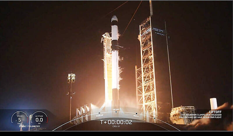 
Onglaisat, aboard a SpaceX Falcon 9 rocket, is launched into space from Cape Canaveral, Florida, yesterday.
Photo courtesy of the Taiwan Space Agency