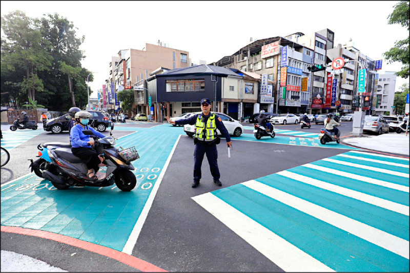 台中市加強道路標線、執法等措施，行人交通安全改善成效引起議員關注。（中市府提供）