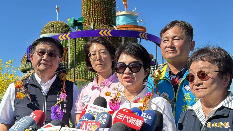 防止蘇丹紅流入校園影響學生建康，台中市長盧秀燕表示，即日起至明年1月20日台中校園午餐禁用咖哩粉、塊及辣椒粉。（記者歐素美攝）