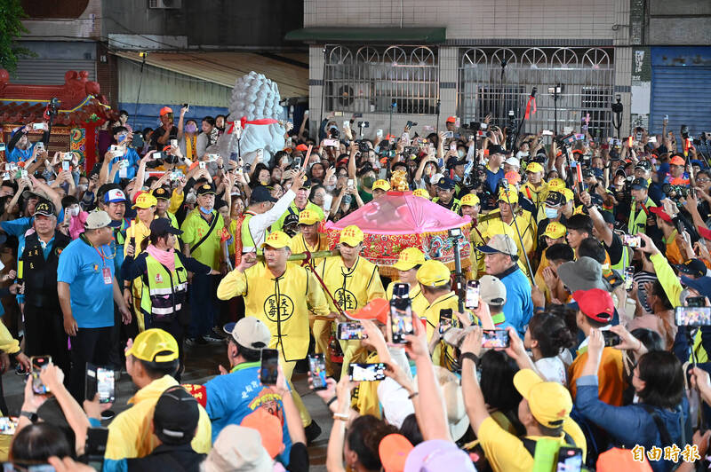 粉紅超跑今晚駐駕鳳山北辰宮 廟方24小時開放供參拜