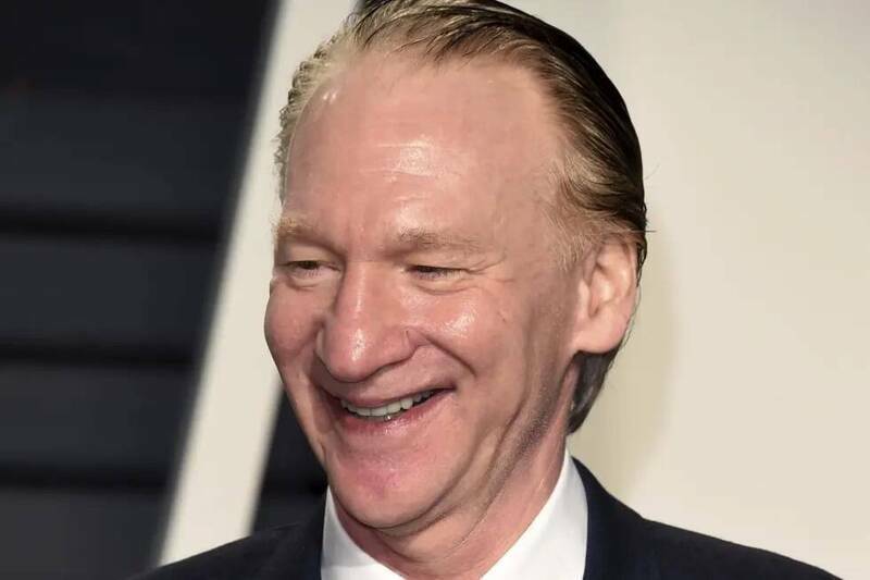 HBO知名政论节目主持人比尔·马赫（Bill Maher）轰贺锦丽没好政见又回避争议。（美联社档案照）