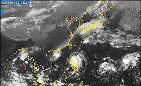 
A satellite image shows four weather systems in the western Pacific.
Photo: Screen grab from Japanese Meteorological Agency’s Web site