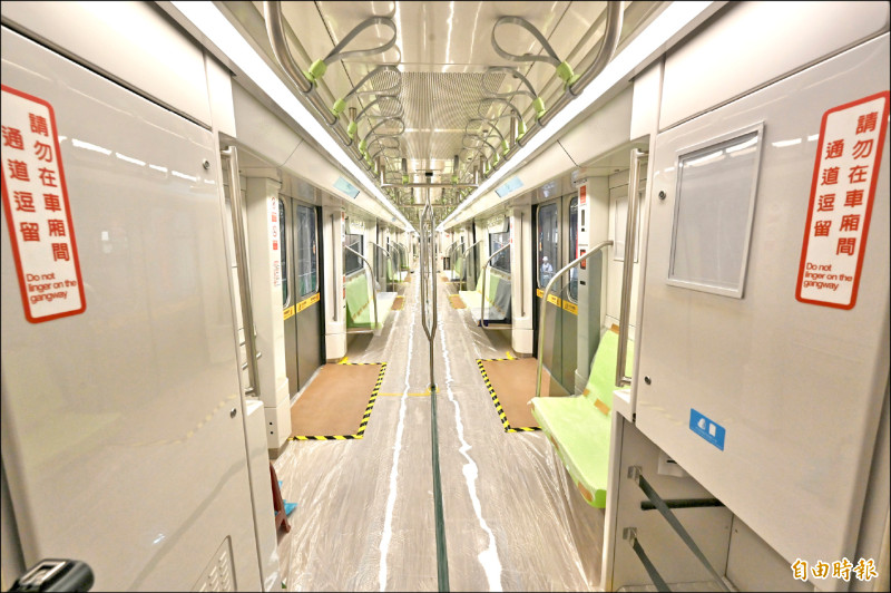 捷運萬大中和線首列車抵台，昨舉辦揭幕儀式。（記者塗建榮攝）