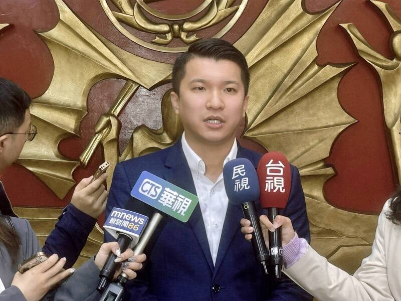 新北市議員李宇翔今天受訪談勞動部職員輕生一事，希望盡快釐清真相。（李宇翔提供）