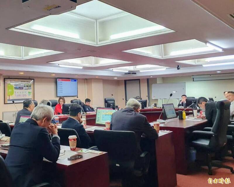 悠遊卡公司12日赴台北市議會交通委員會針對興櫃案專案報告。（記者林承鴻攝）