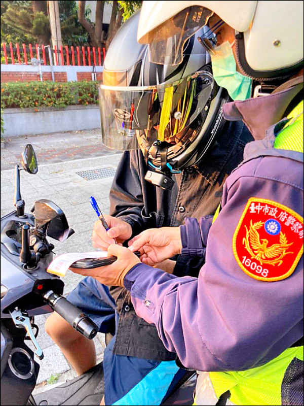 交通違規除警方取締外，另有檢舉魔人檢舉，讓民怨罰單接不完。（台中市府提供）