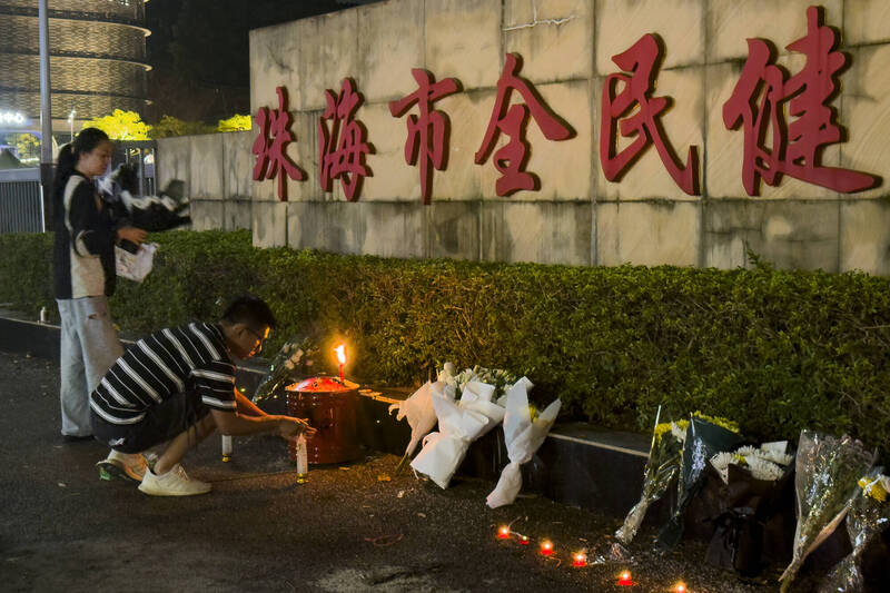 中國廣東省珠海市體育中心11日晚間發生汽車衝撞事件，迄今已造成35人死亡、43人受傷。（美聯社）