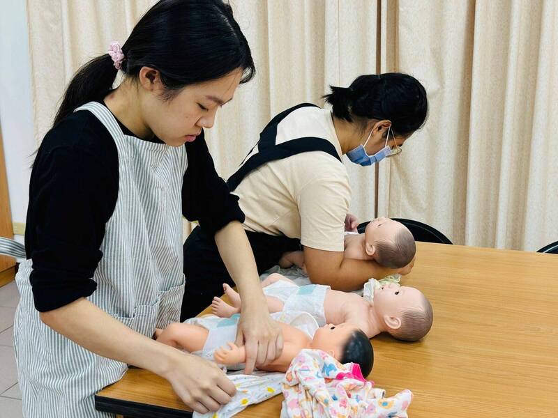 勞動部金門就業中心日前首度在金門舉辦托育人員「即測即評及發證」技能檢定考試，合格率五成。（金門就業中心提供）