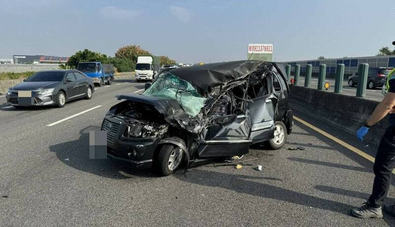 國道天降輪胎 小客車駕駛遭砸中送醫不治 - 社會 - 自由時報電子報