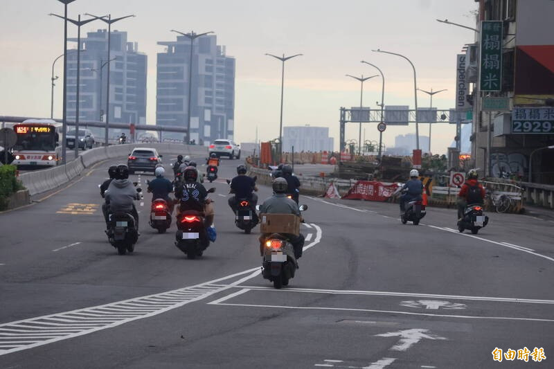 中正橋往北市方向水源快速道路匝道，11月17日起通車。（記者董冠怡攝）