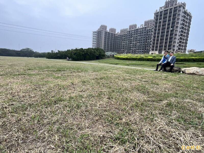 新竹縣民期盼多年的頭前溪北岸高灘地運動設施，今天（15日）正式動工！首波建置，位在台1線橋下與國道1號橋下之間。（記者廖雪茹攝）