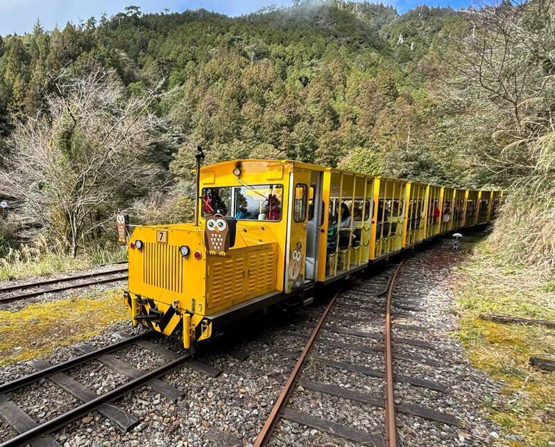 太平山蹦蹦車本月17日首班車發車時間改為上午9點。（林業保育署宜蘭分署提供）