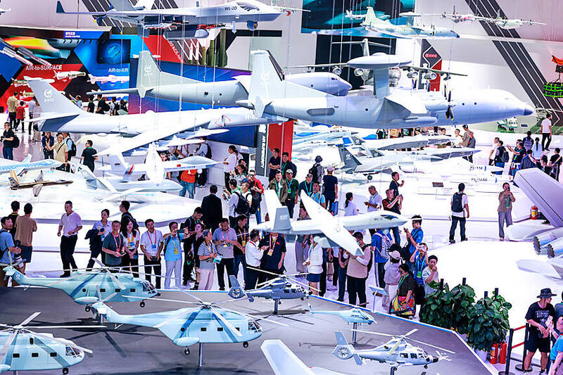 
Visitors walk among airplane models at the Zhuhai Airshow in Zhuhai, China, on Wednesday. 
Photo: EPA-EFE