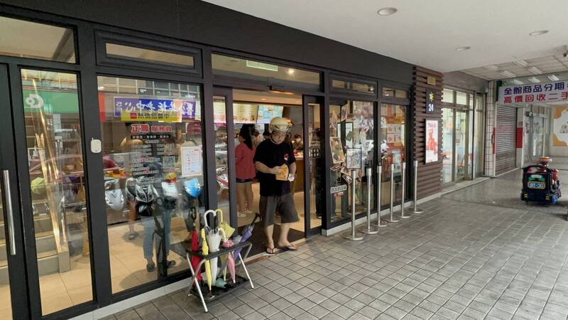 黃姓女車手從屏東北上到新北市三峽當車手，要領取200萬元贓款，但第一次出任務就被逮，圖為她取款前光顧的三峽某速食店。（記者吳仁捷翻攝）