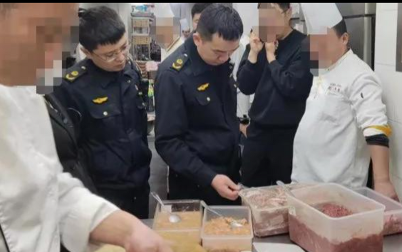 中国上海网红餐厅，被查出在食品里添加亚硝酸盐。（图撷自微博）