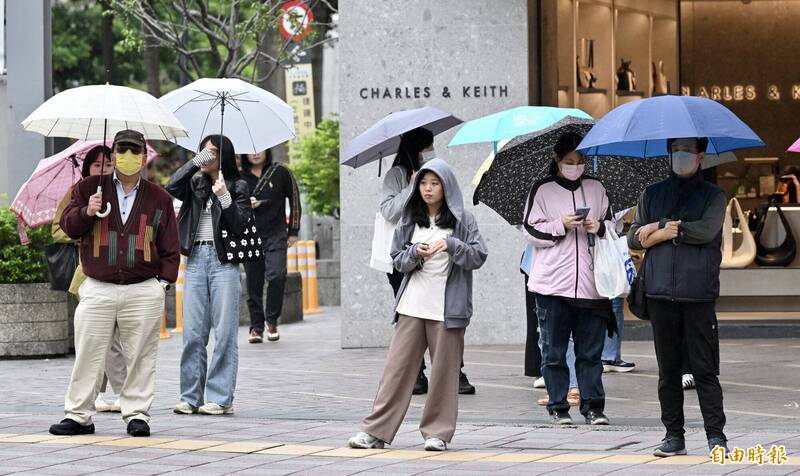 北台灣整天濕涼，整日氣溫約19到23度，其他地區早晚亦偏涼，低溫約19到22度。（資料照）

