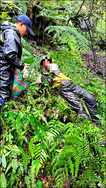 鍾姓男山友在宜蘭古魯林道失聯3天獲救。 （宜蘭縣消防局提供）