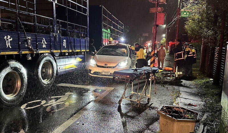 宜蘭五結聯結車與自小客車碰撞，重大車禍釀3死2傷。（民眾提供）