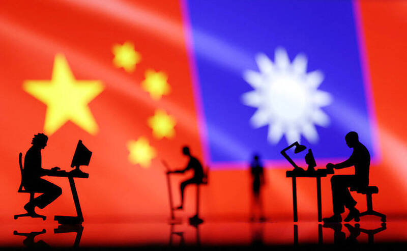 
Small figurines with computers are pictured in front of Taiwanese and Chinese flags in an arranged photograph taken on Aug. 6, 2022.
Photo: Reuters