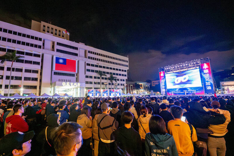 桃市府在市府前廣場舉辦2024世界棒球12強賽事直播，28日將於同個地點舉辦「桃猿英雄見面會」。（資料照，桃市府提供）