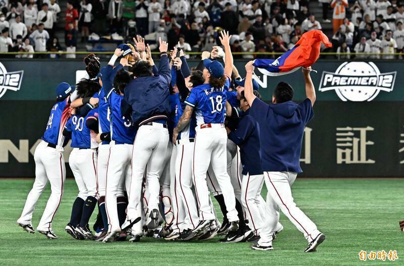 此次世界12強棒球賽，台灣隊擊敗強敵日本勇奪冠軍，不過代表隊當中沒有選手設籍台北市，也引發各界對於台北市棒球環境是否留不住成棒人才的討論。（資料照）