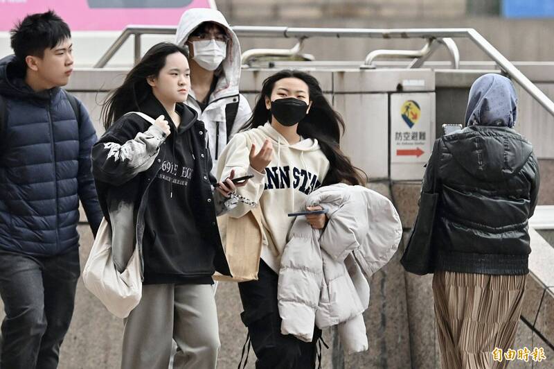 北部及東北部天氣明顯轉涼，其他地區愈晚愈涼，北台灣清晨氣溫約18、19度，白天開始逐漸降溫，晚上北台灣低溫約15、16度。（資料照）