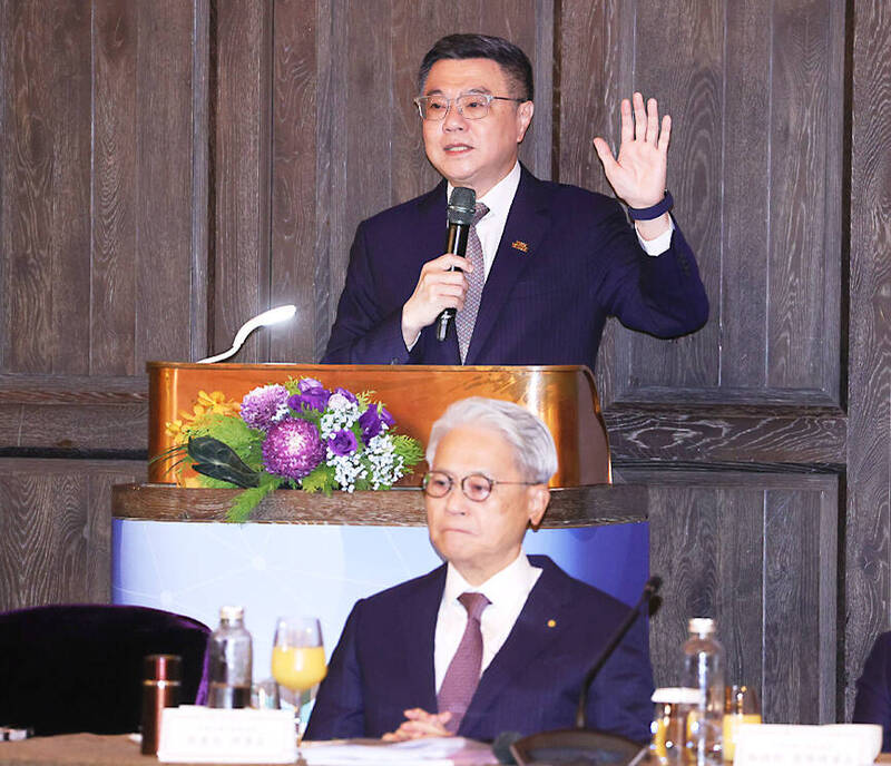 
Premier Cho Jung-tai, top, speaks at a business event in Taipei yesterday.
Photo: CNA