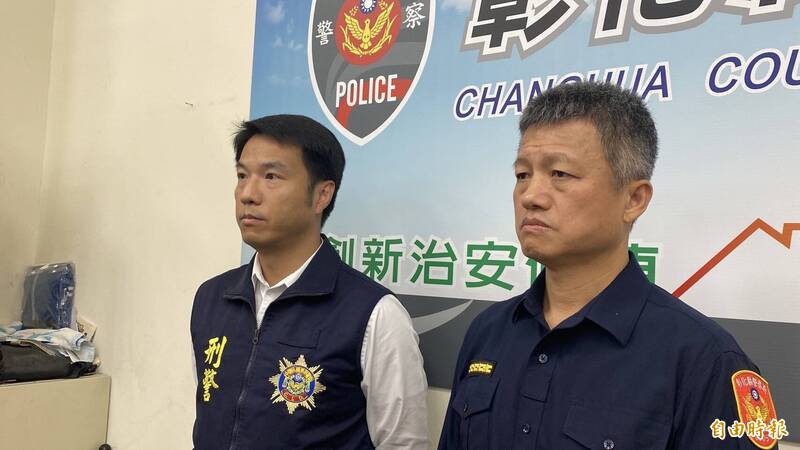 彰化县警察局督察长杨志杰（右）与刑警大队大队长陈培德（左）今亲上火线说明39岁侦查佐轻生疑云。（记者张聪秋摄）