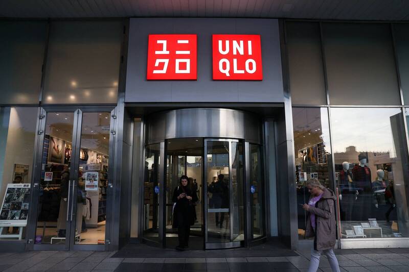 Uniqlo（优衣库）的母公司迅销执行长柳井正近日受访表态，Uniqlo不使用来自中国新疆的棉花，此为他首次直接谈及此争议性问题。（路透）